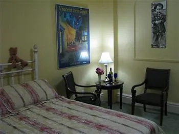 213 Carlton - Toronto Townhouse B&B Hotel