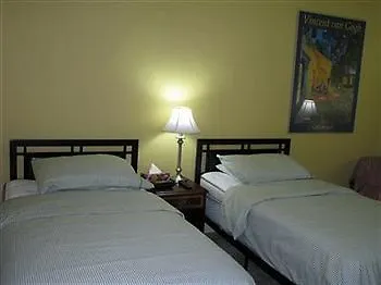 213 Carlton - Toronto Townhouse B&B