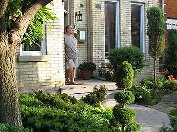 213 Carlton - Toronto Townhouse B&B 3*,  Canada