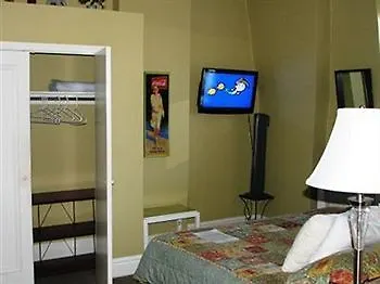 213 Carlton - Toronto Townhouse B&B 3*,