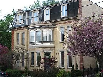 213 Carlton - Toronto Townhouse B&B 3*,